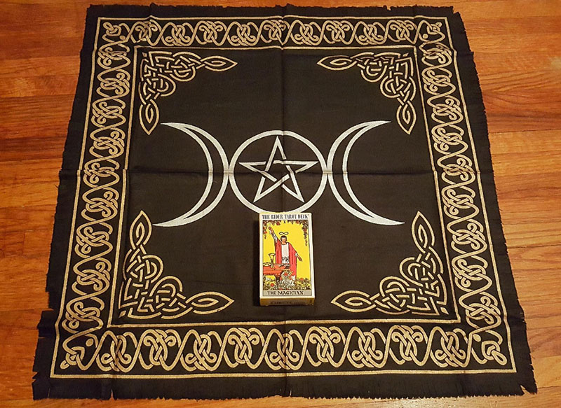 https://namaslaycrew.com/altar-tarot-cloth