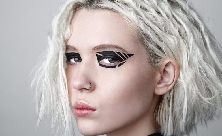 Graphic Eyeliner